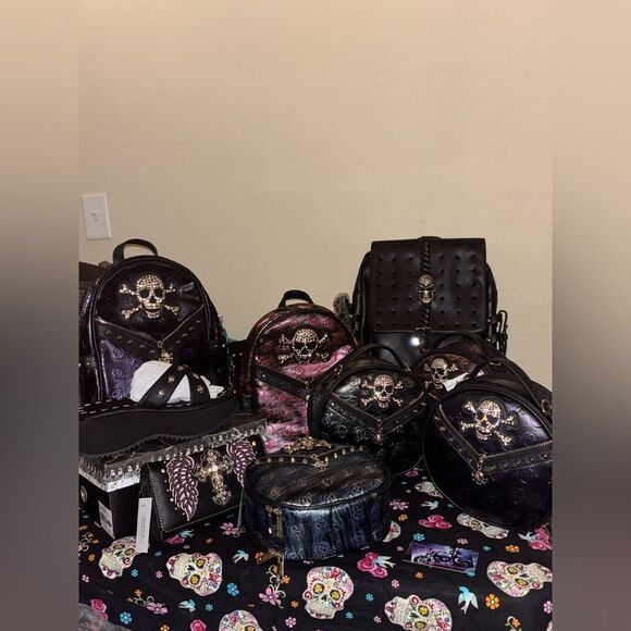 Rebels Ride Skull Crossbody Oval Bag - Picture 8 of 8